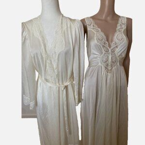 OLGA Ivory Large Nightgown 92280 and Medium Robe 94280 Peignoir Set - Excellent